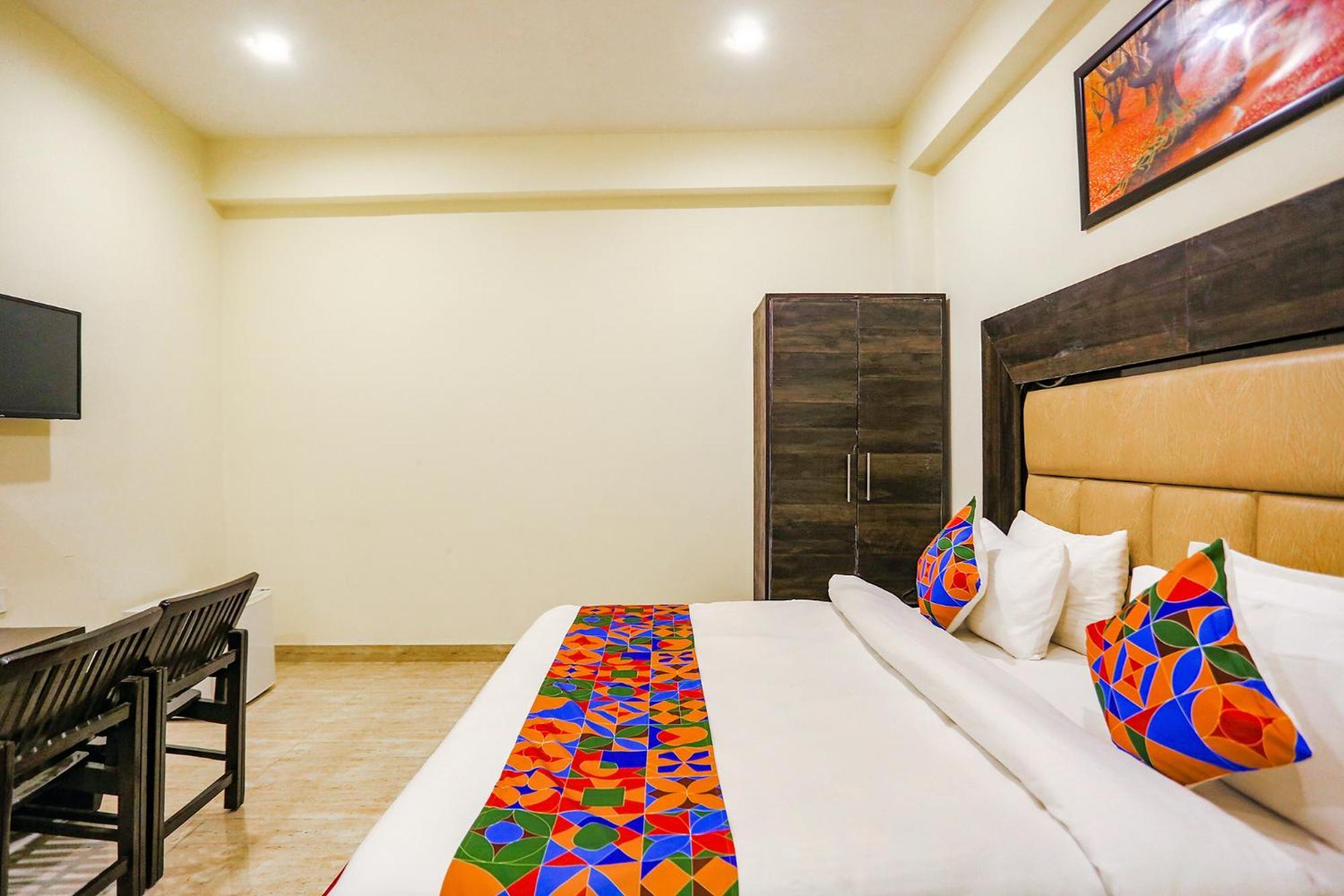 Fabhotel The Kiara Near Igi Delhi Airport New Delhi Exteriör bild